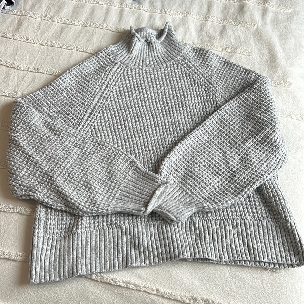 American Eagle Gray Mock Neck Sweater Size Large